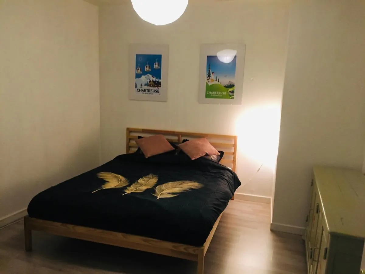 Appart Chartreux Baignoire Massante ,A 3 Minutes Du Centre En Bus! 2 Etoiles Atout France Voiron Apartment