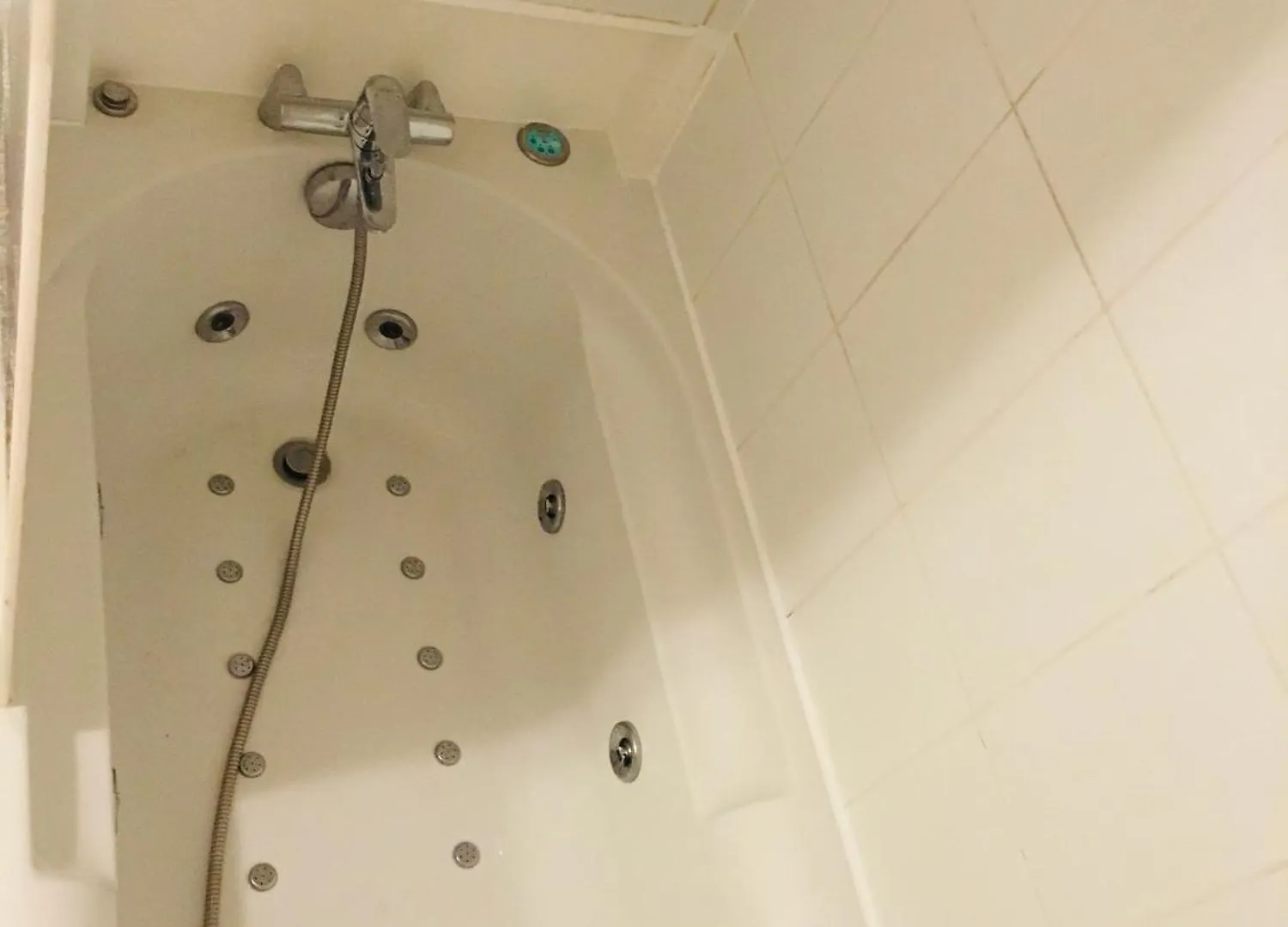 Appart Chartreux Baignoire Massante ,A 3 Minutes Du Centre En Bus! 2 Etoiles Atout France Voiron 0*,